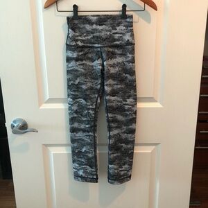 Lululemon Wunder Under Crop Size 2